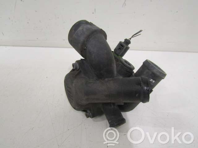 Volkswagen PASSAT B5.5 Termostat / Obudowa termostatu 