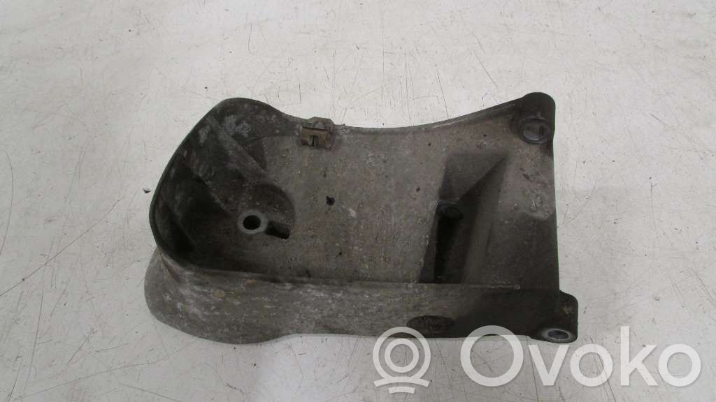 Volvo S80 Engine mounting bracket 