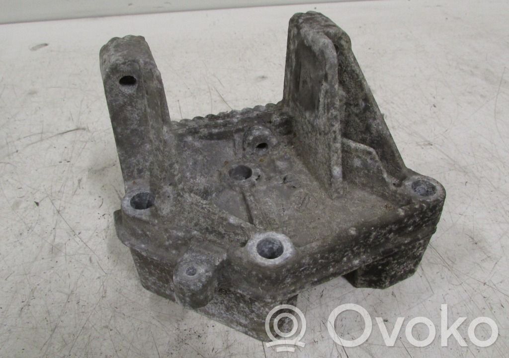 Renault Master II Engine mounting bracket 