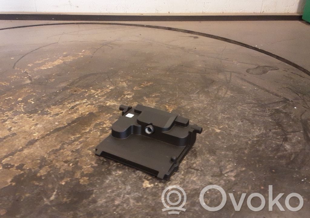 Windshield/windscreen camera   2361271