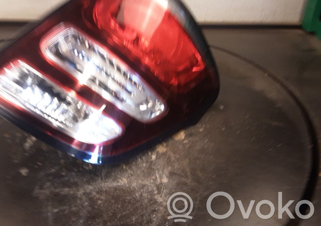Rear/tail lights   9803928480