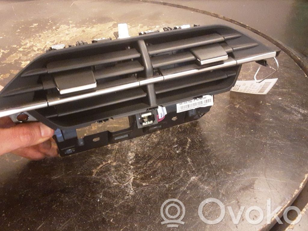 Peugeot 208 II Rejilla de ventilación central del panel 