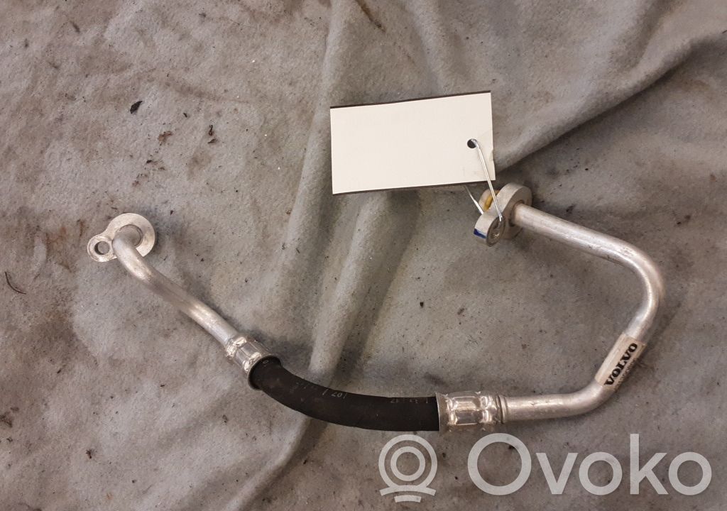 Ilmastointilaitteen putki (A/C)   31390896