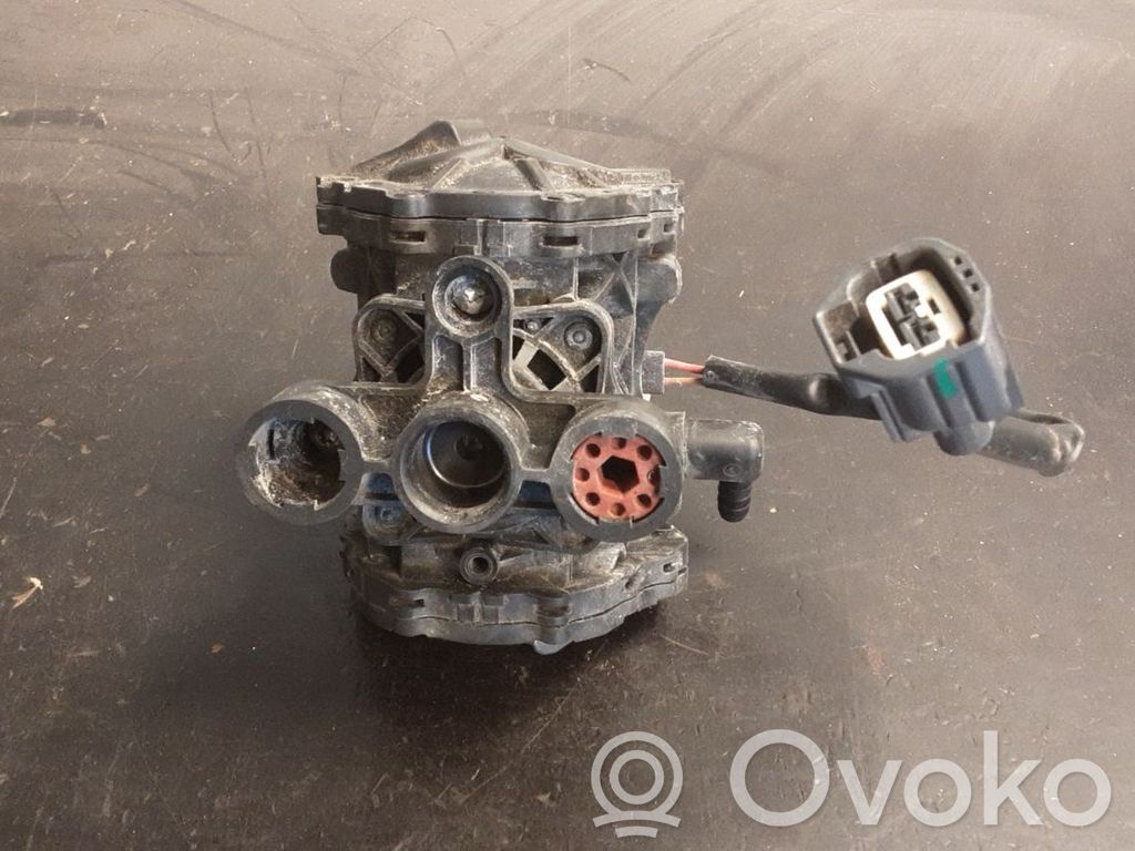 Tesla Model S Pompa a vuoto 