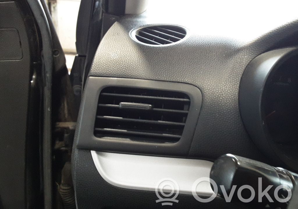 KIA Picanto Центральная воздушная решётка 