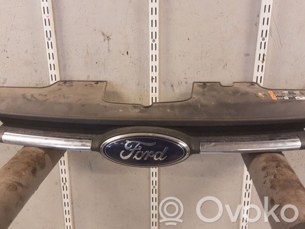 Front grill   2205558