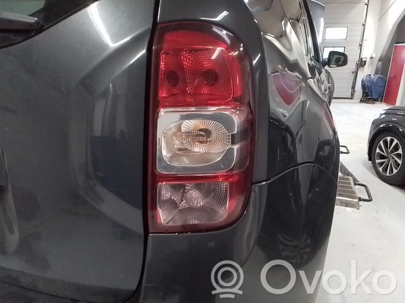 Rear/tail lights   265506837R