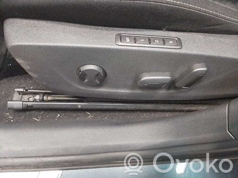 Skoda Octavia Mk4 Kuljettajan istuin 