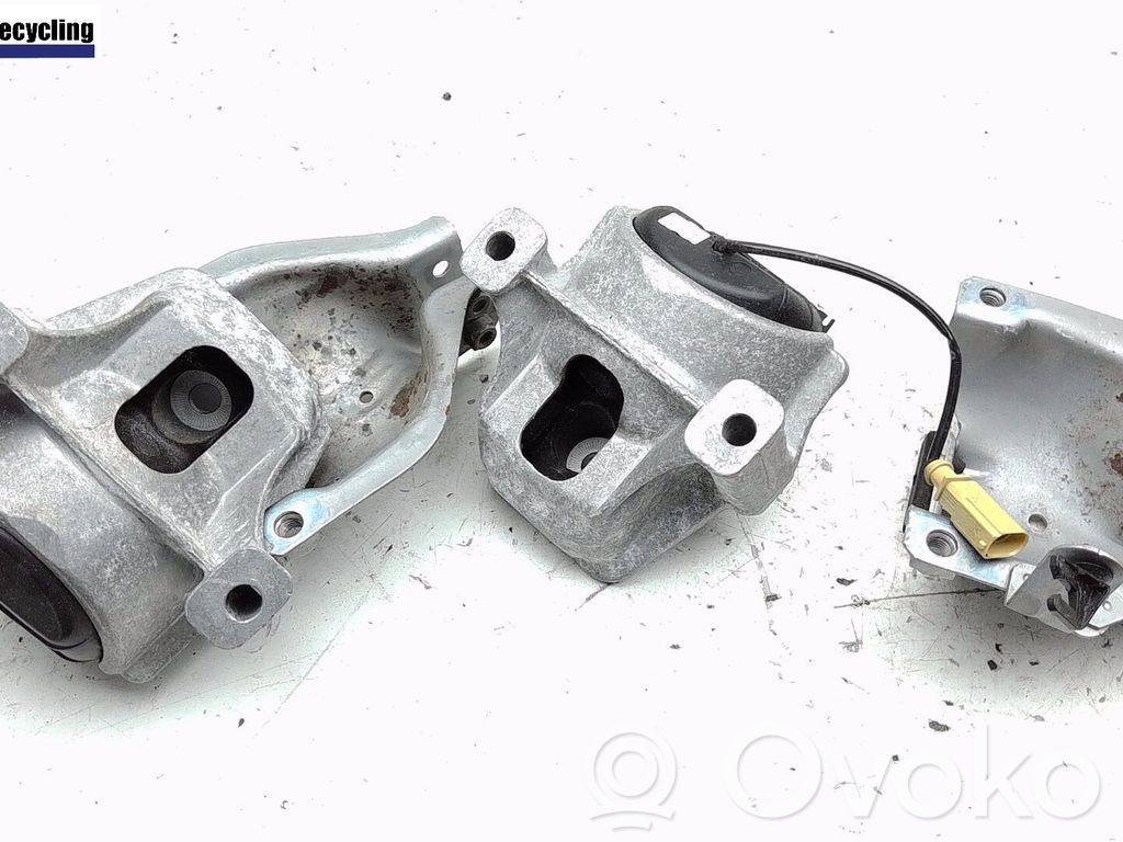 Audi A5 8T 8F Engine mounting bracket 