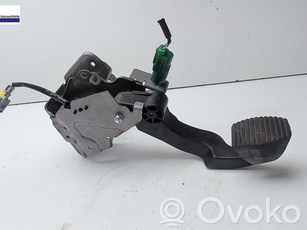 Peugeot 208 I Clutch pedal 