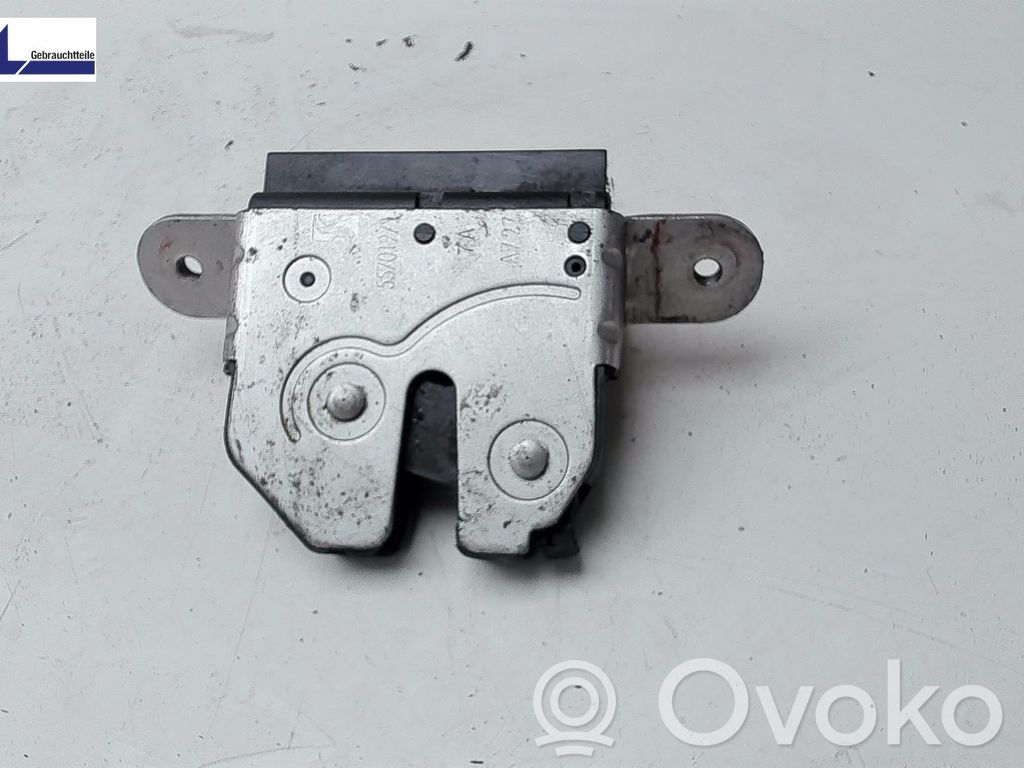 Aizmugurējā pārsega slēdzene