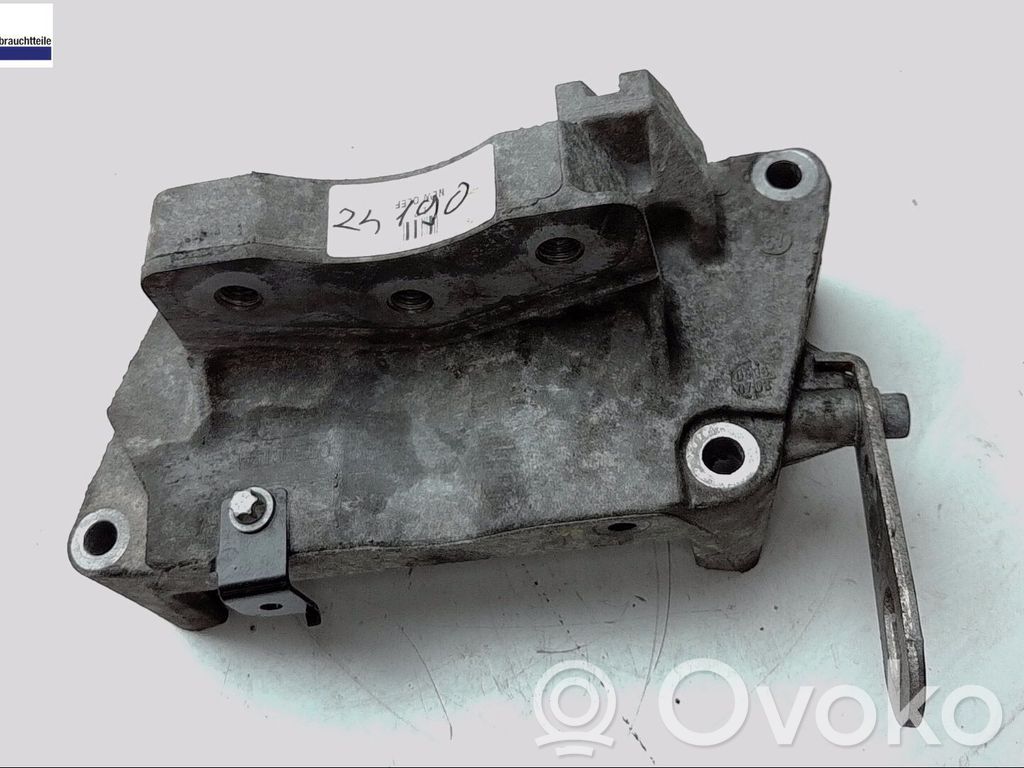 Engine mounting bracket   13130741,55199250