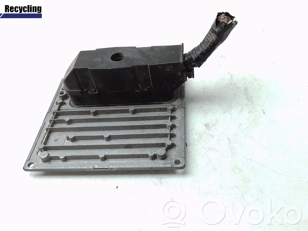Engine control unit/module   Y6Y318881