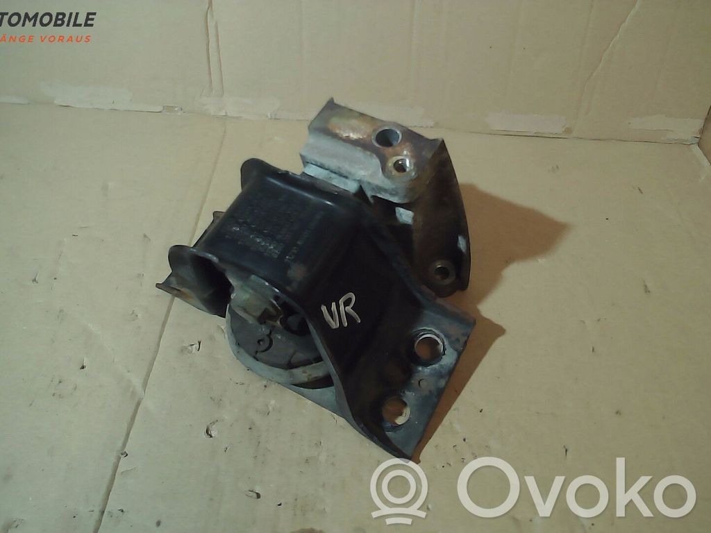 Nissan Micra Engine mounting bracket 