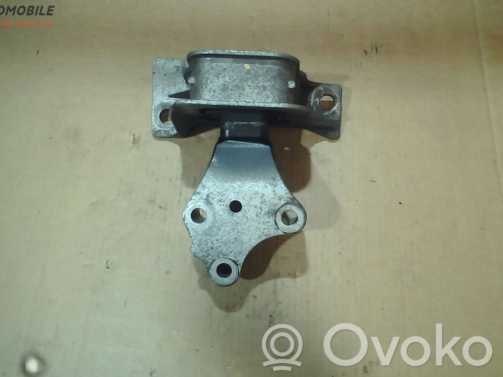 Renault Clio III Engine mounting bracket 
