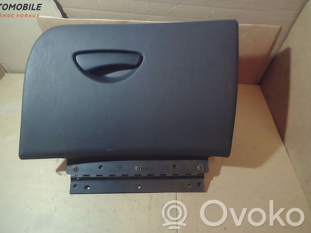 Glove box   1333343,1142887