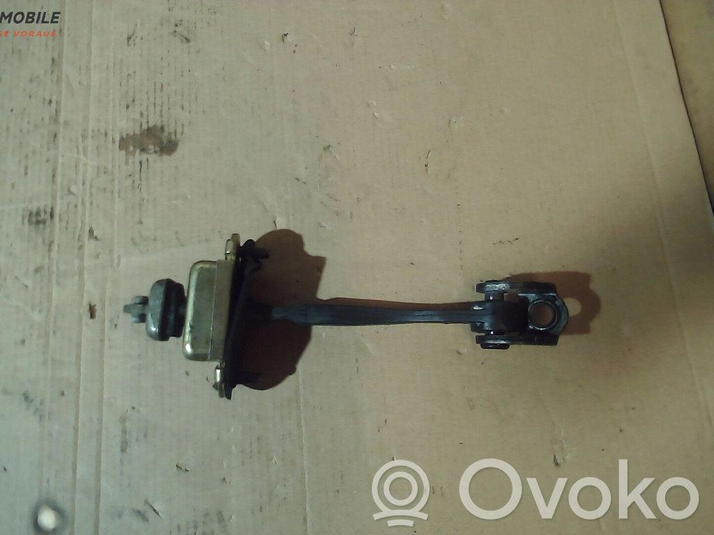 Ford Focus Etuoven pidätin 