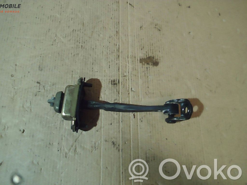 Ford Focus Etuoven pidätin 