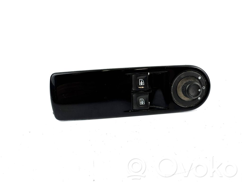 Renault Clio IV Electric window control switch 