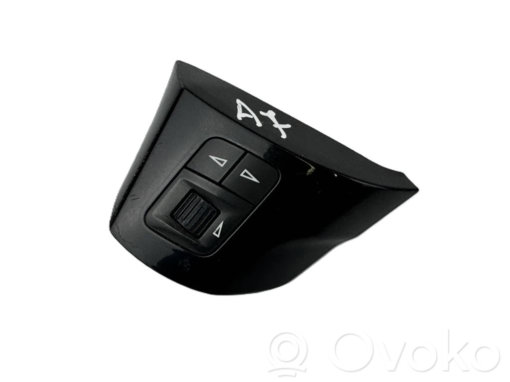 Opel Corsa D Ohjauspyörän painikkeet/kytkimet 
