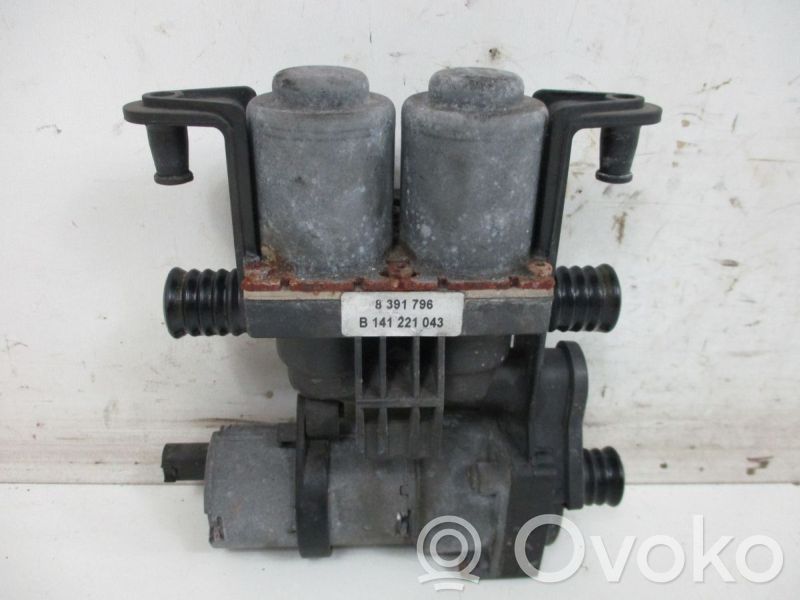 BMW 7 E38 Válvula de control del calentador del refrigerante 