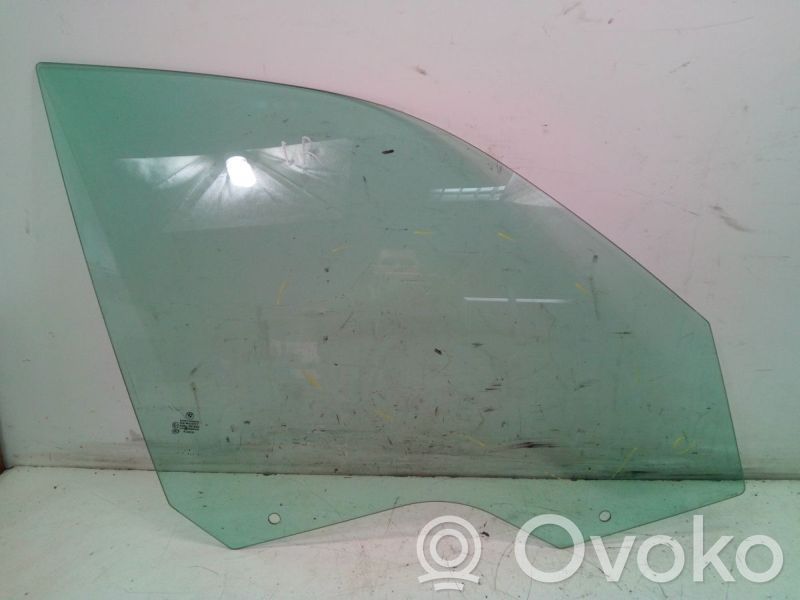 Front triangle window/glass   3332310,3332310