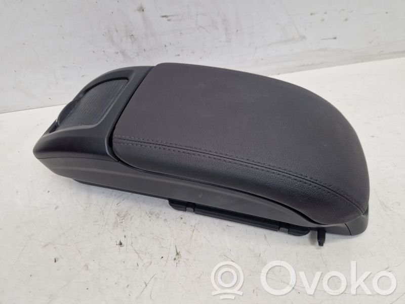 Opel Zafira C Armrest 
