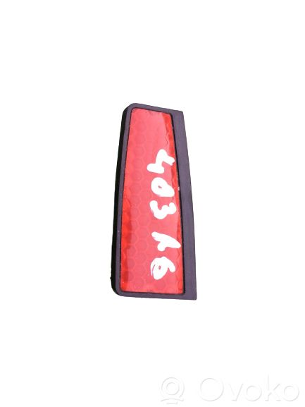 Aizmugurē atstarotājs   7847591