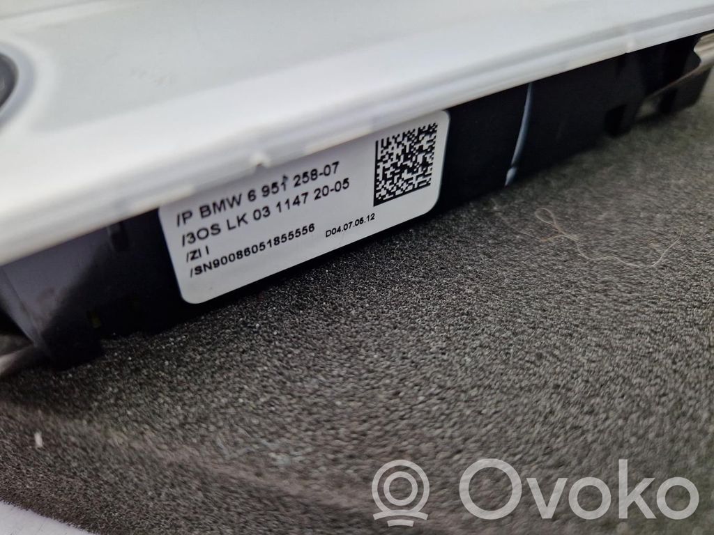 BMW 1 E81 E87 Priekinių vietų apšvietimo žibintas 
