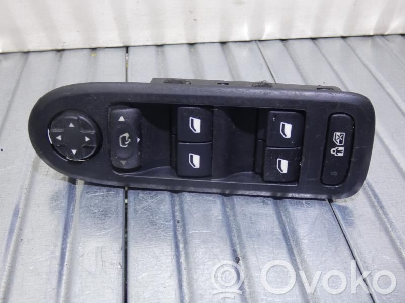 Electric window control switch   00006490C4