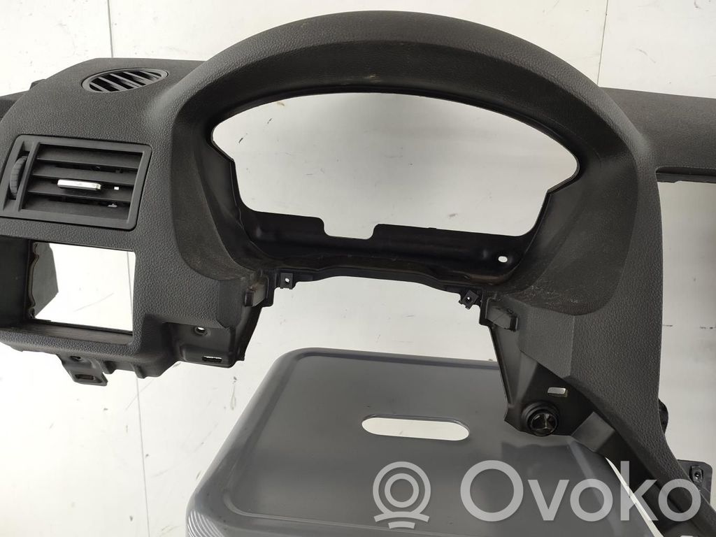 Ford C-MAX I Dashboard 