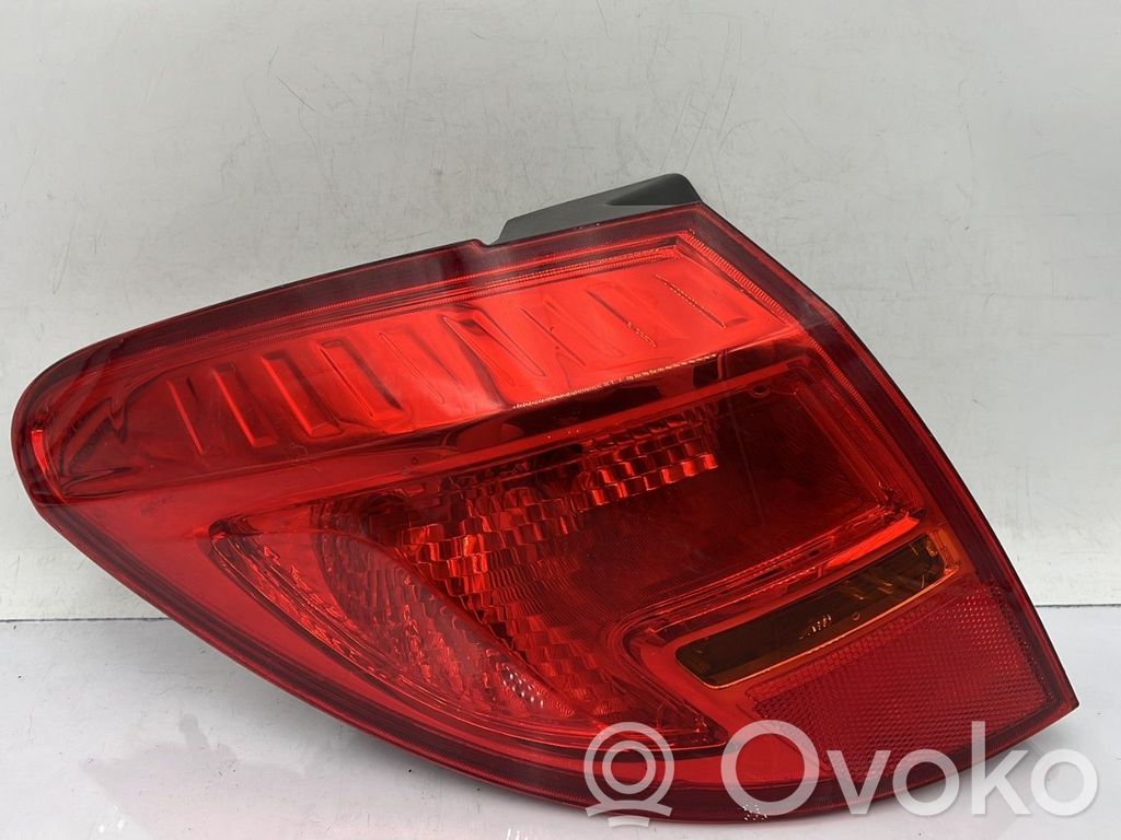 Opel Meriva B Aizmugurējais lukturis virsbūvē 