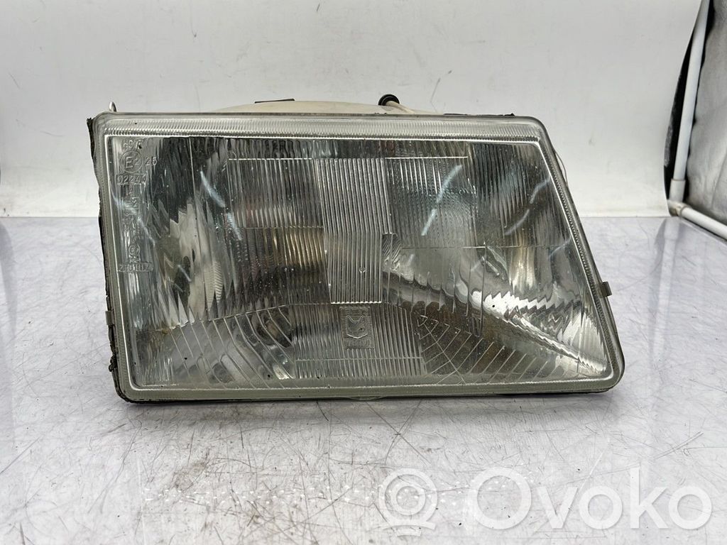 Peugeot 309 Headlight/headlamp 