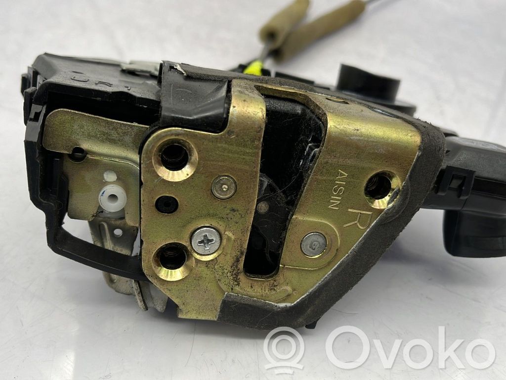 Toyota Corolla E120 E130 Priekinė durų spyna 