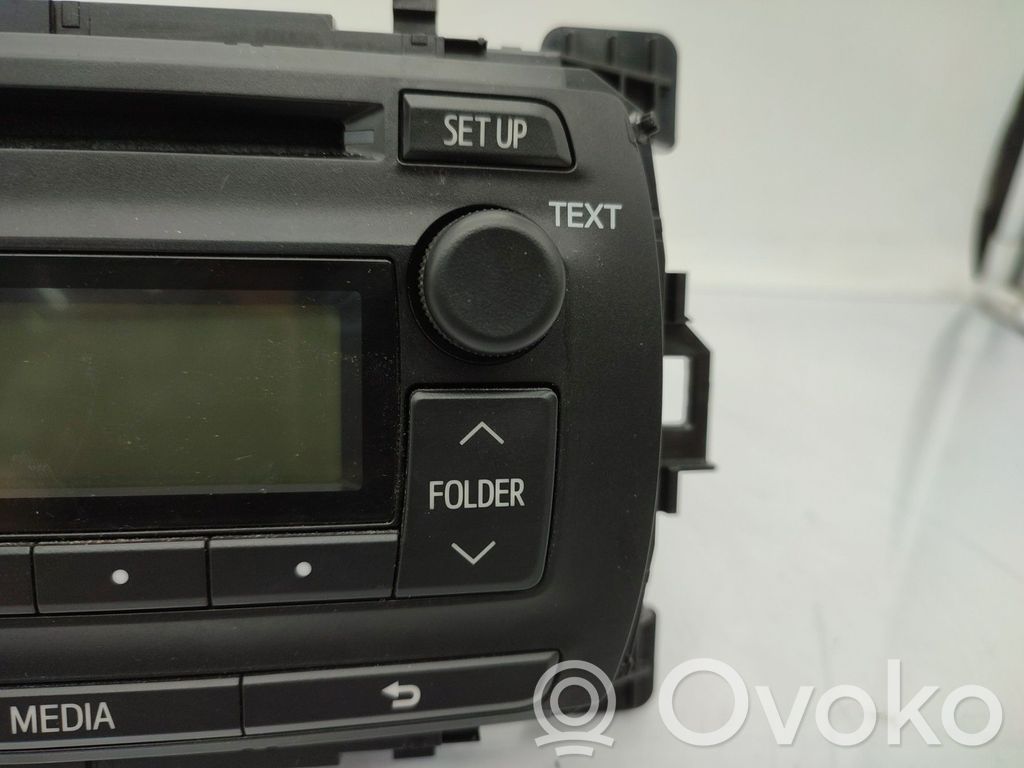 Toyota Yaris Radio/CD/DVD/GPS head unit 