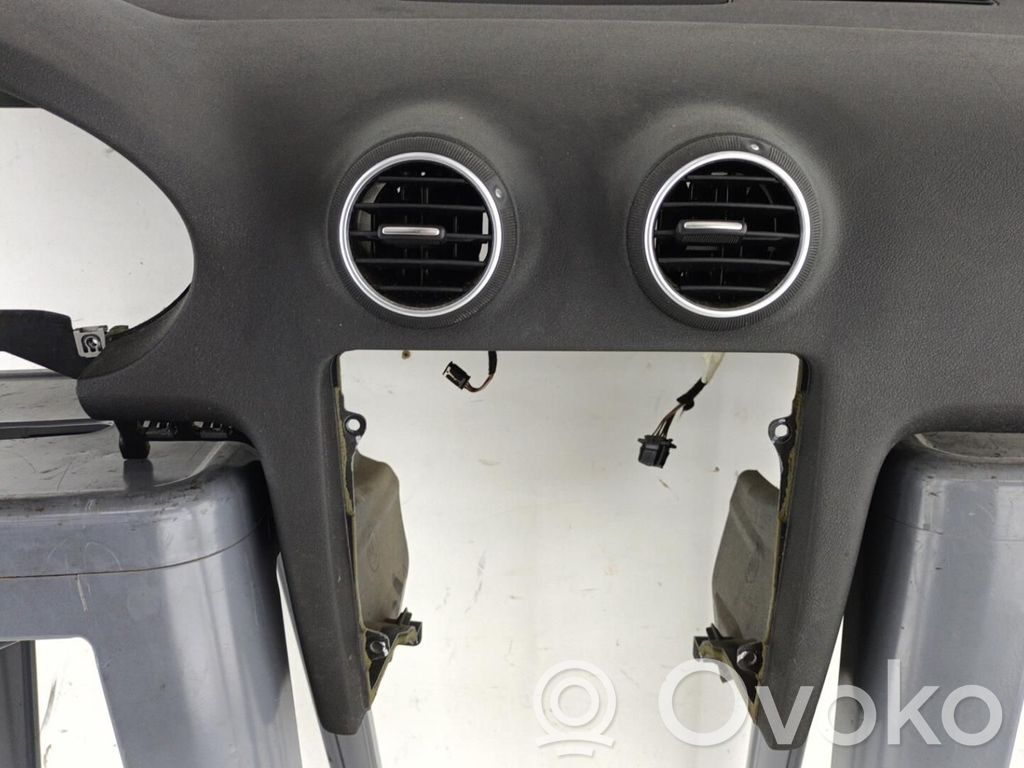 Audi A3 S3 8P Kojelauta 