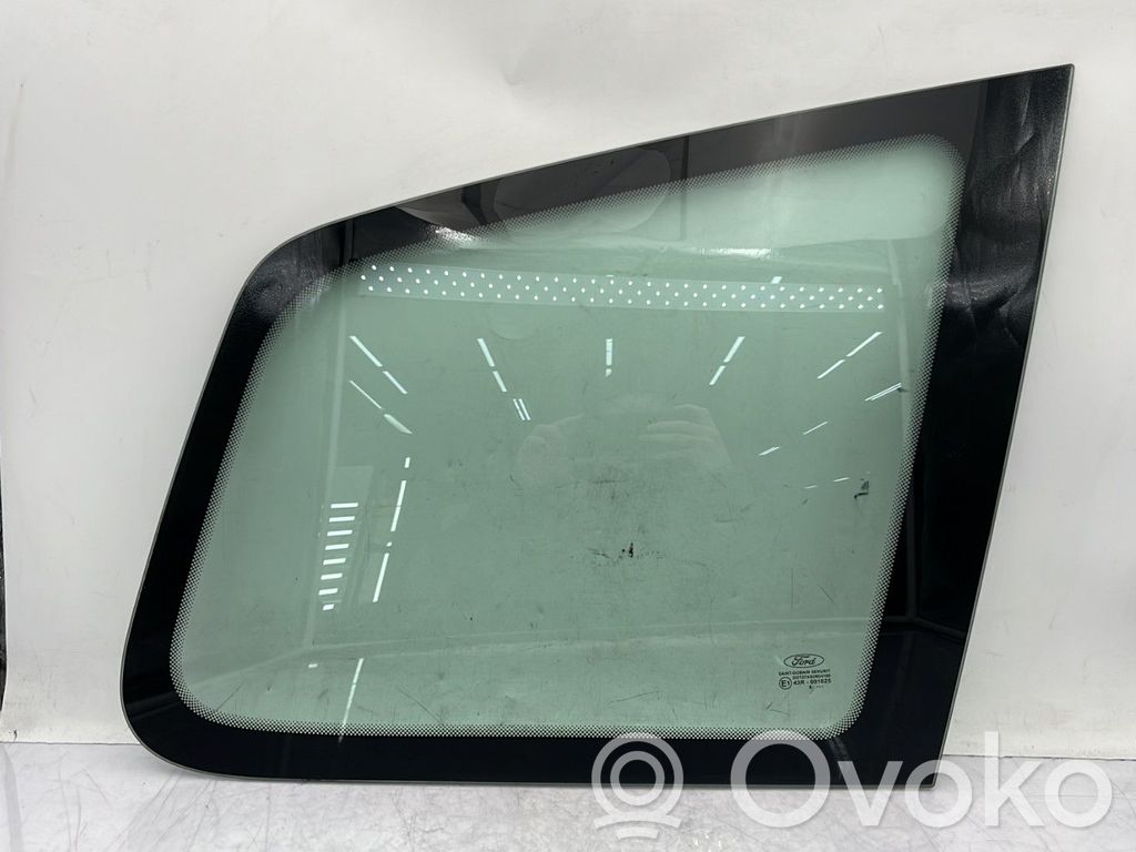 Rear side window   1382223