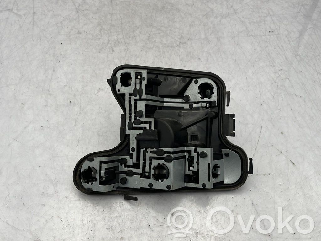 Audi A4 S4 B6 8E 8H Takavalon polttimon suojan pidike 