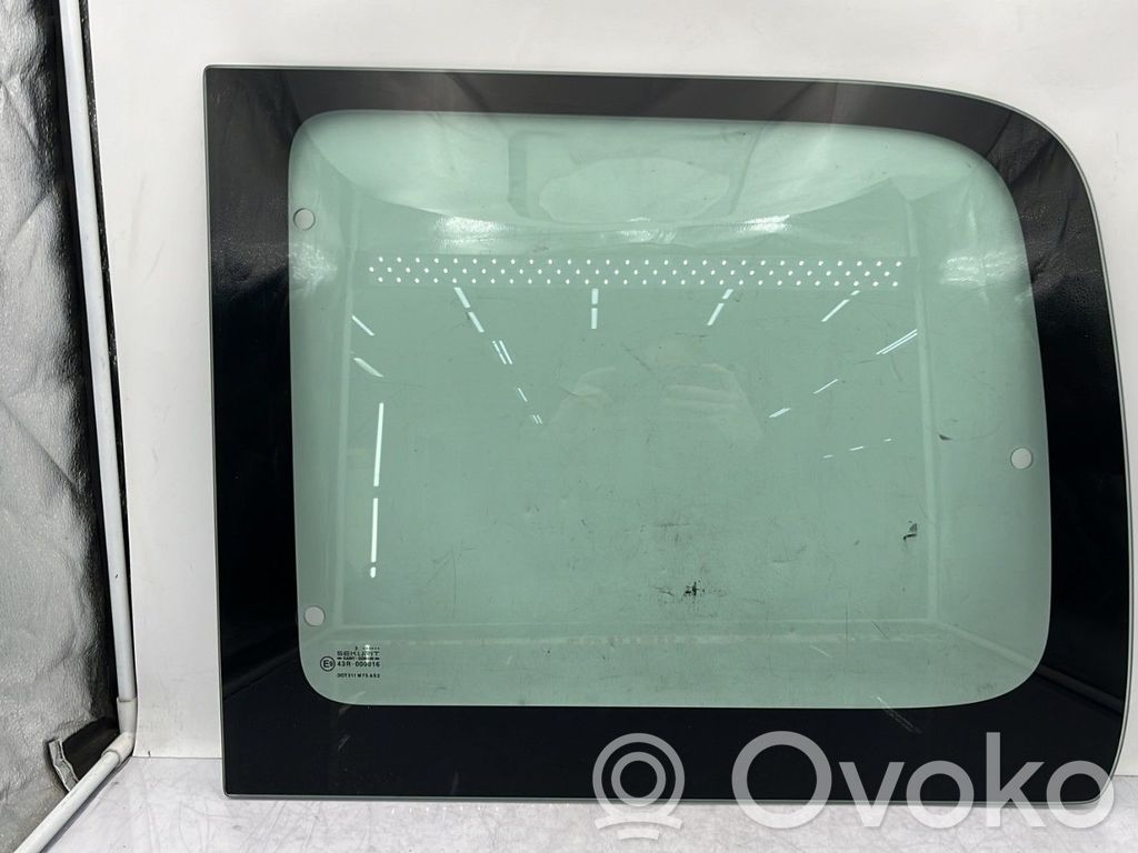 Peugeot Partner Rear side window 