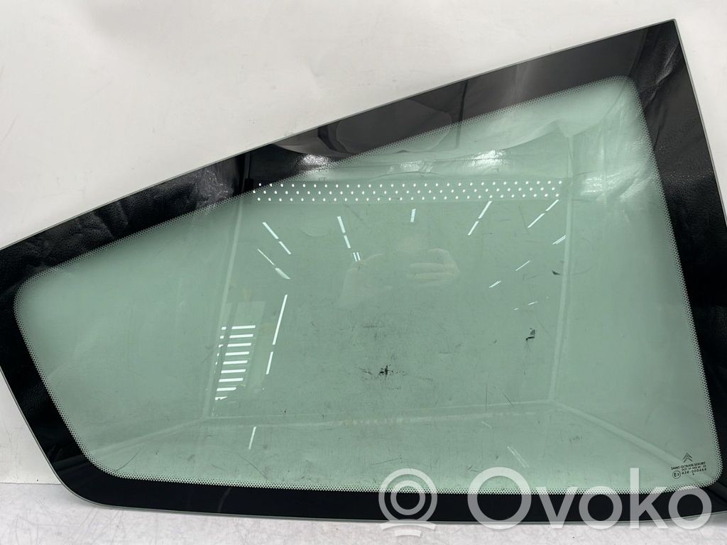 Rear side window   8569CN