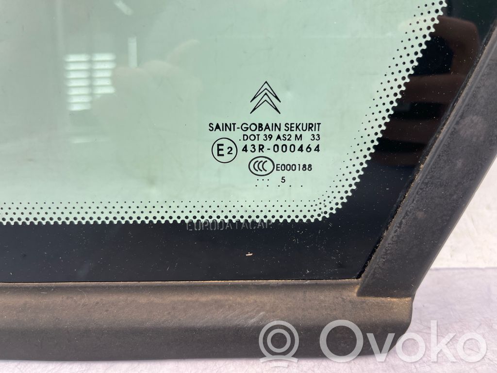 Rear side window   8569GJ