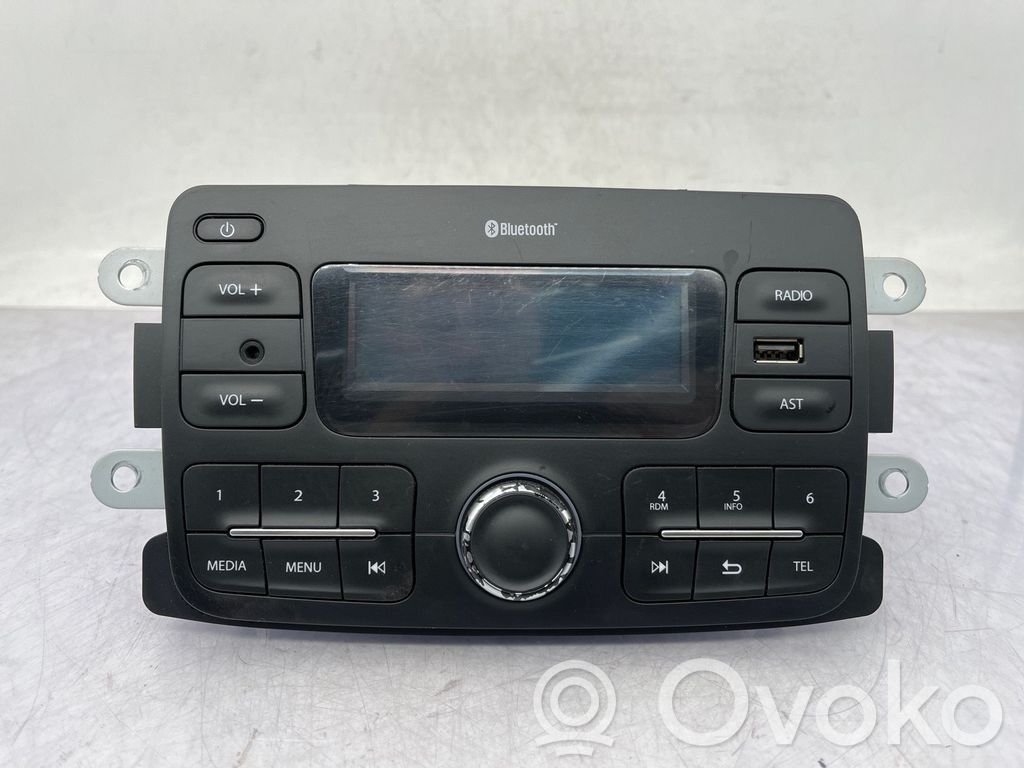 Dacia Sandero Unitate principală radio/CD/DVD/GPS 