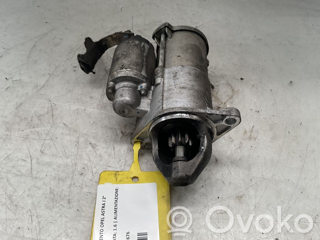 Opel Astra J Starter motor 