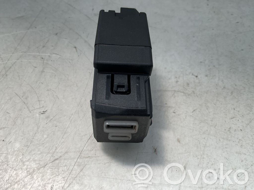 Jeep Compass USB-pistokeliitin 
