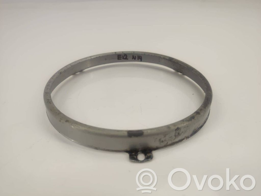 BMW 5 E12 Moulure sous phares 