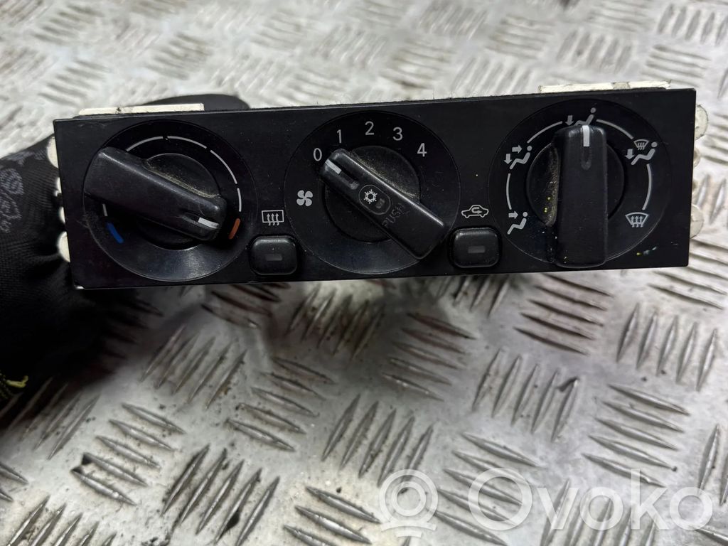 Mitsubishi Pajero Console centrale, commande chauffage/clim 