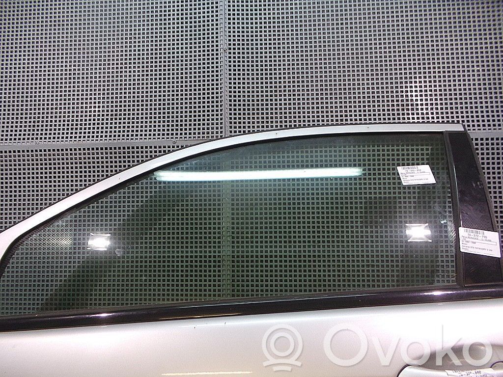 Mercedes-Benz C W203 Szyba drzwi przednich 