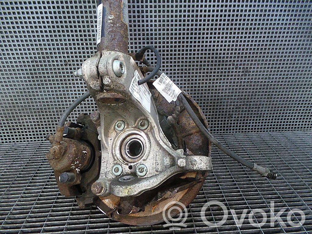 Volkswagen PASSAT B6 Zwrotnica koła przedniego 