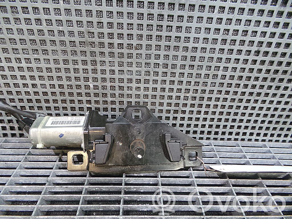 BMW 7 E65 E66 Spyna galinio dangčio 