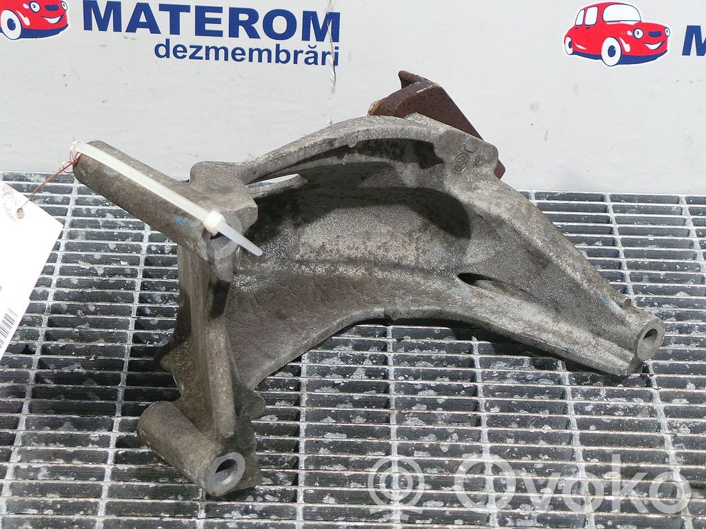 Volkswagen Amarok Engine mount bracket 